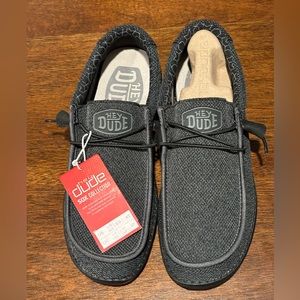 Brand new size 11 in women’s or size 9 men’s. Style: micro total black WALLY SOX